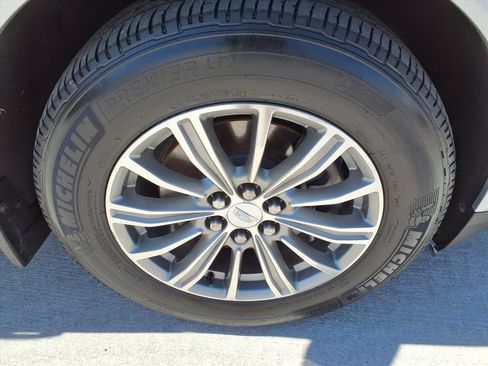 Used 2018 Cadillac XT5 Luxury image 7