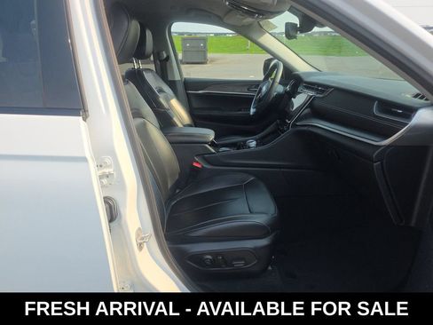Used 2023 Jeep Grand Cherokee L Limited AWD/4WD image 12