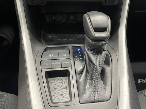 Used 2021 Toyota RAV4 LE FWD image 37