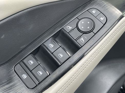 Used 2023 Nissan Rogue SV w/ SV Premium B Package FWD image 17