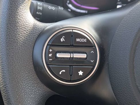 Used 2025 Kia Soul LX w/ LX Technology Package FWD image 23