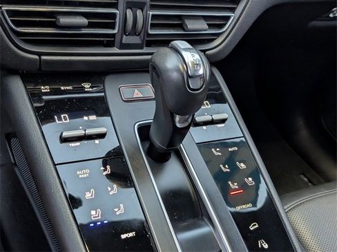 Used 2022 Porsche Macan image 18