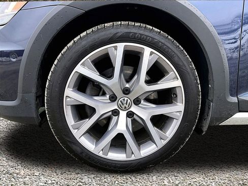 Used 2017 Volkswagen Golf Alltrack SEL image 9