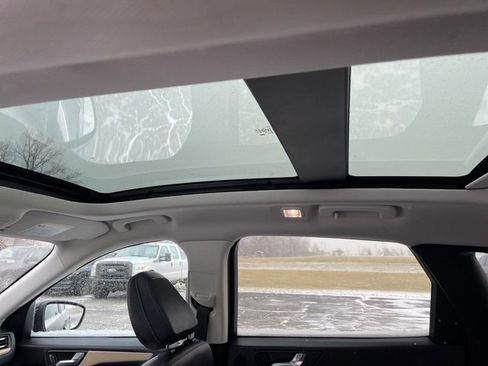 Used 2022 Ford Escape Titanium w/ Titanium Premium Package image 9