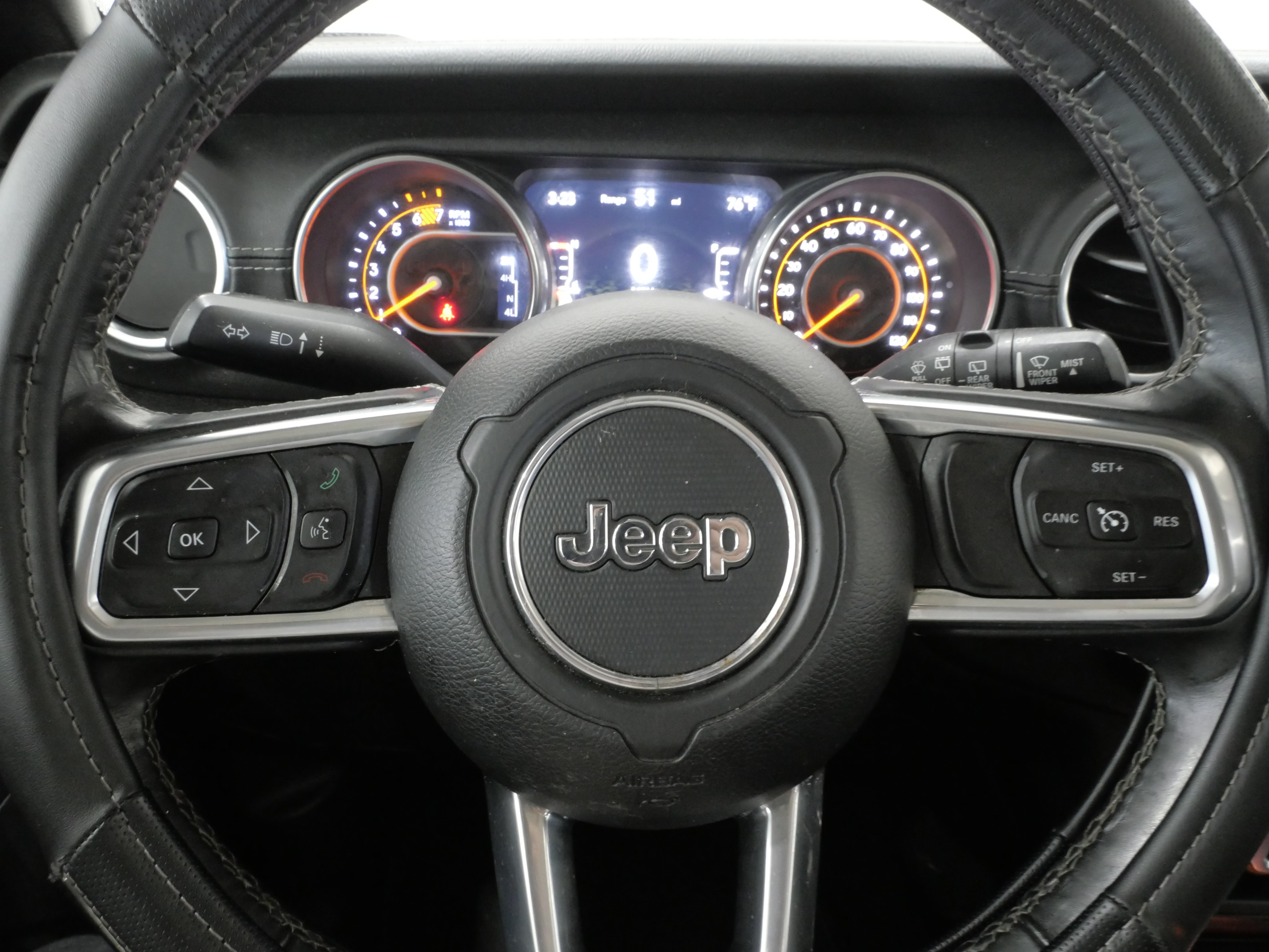 Used 2018 Jeep Wrangler Unlimited Sahara AWD/4WD image 17