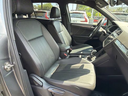 Used 2022 Volkswagen Tiguan SE R-Line image 17