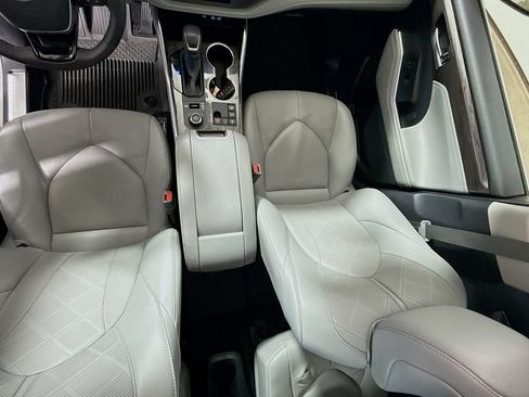 Certified 2025 Toyota Highlander Platinum AWD/4WD image 22