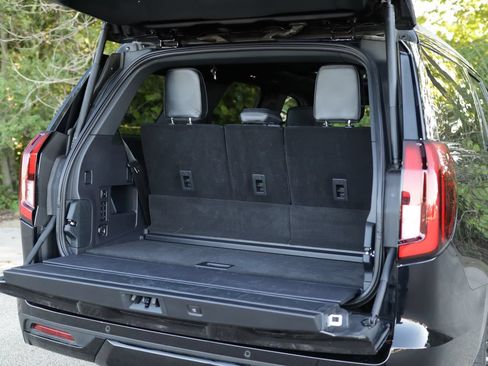 Used 2025 Ford Expedition Platinum w/ Stealth Performance Package AWD/4WD image 38