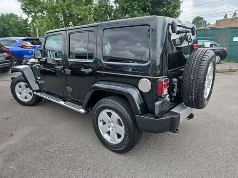 Used 2012 Jeep Wrangler Unlimited Sahara w/ Dual Top Group AWD/4WD image 5