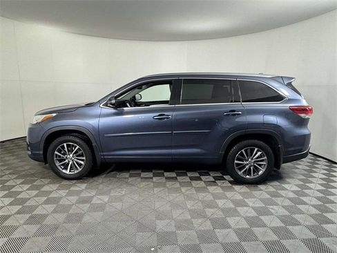 Used 2018 Toyota Highlander XLE image 11