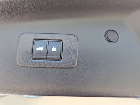 Used 2024 Nissan Armada SL w/ Captain's Chairs Package image 18