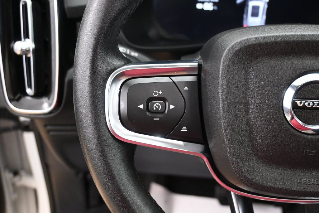 Used 2023 Volvo XC40 Recharge Ultimate AWD/4WD image 13