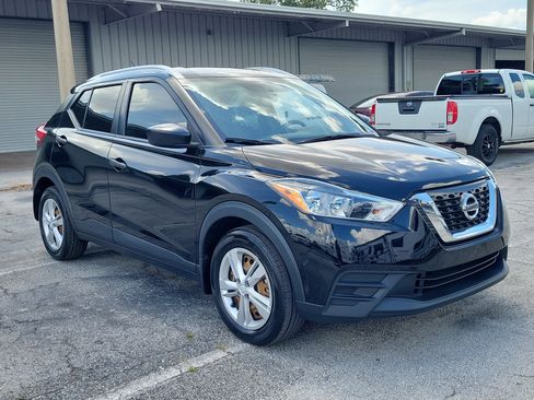 Certified 2018 Nissan Kicks S FWD image 3