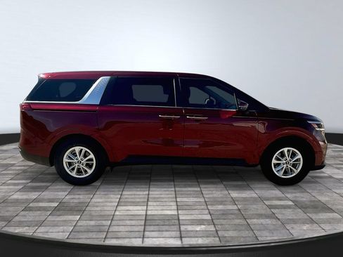 Used 2024 Kia Carnival LX FWD image 8