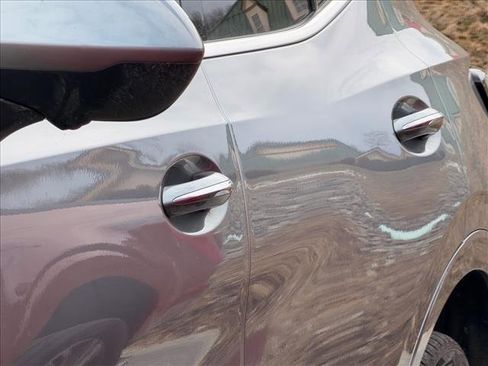 Used 2023 Buick Envision Avenir image 23