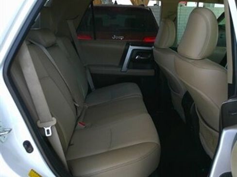 Used 2018 Toyota 4Runner SR5 Premium image 23