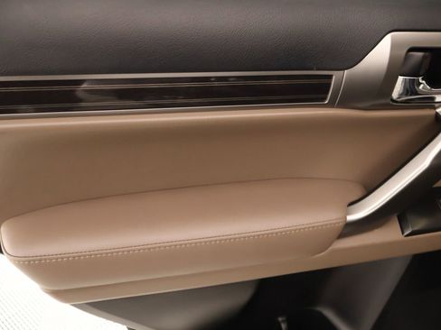 Used 2023 Lexus GX 460 Luxury w/ Accessory Package AWD/4WD image 18