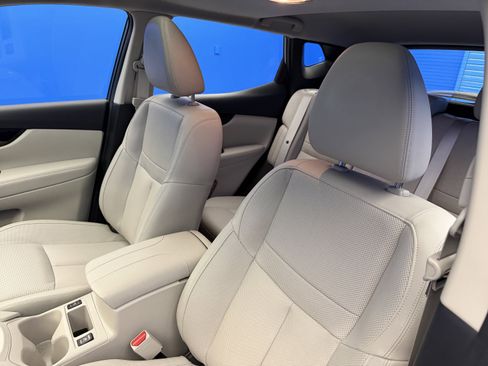 Used 2021 Nissan Rogue Sport SL w/ Premium Package image 12