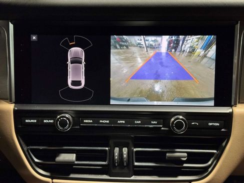 Used 2020 Porsche Macan Turbo image 16