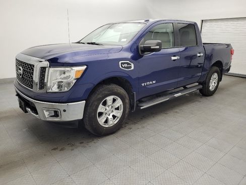 Used 2017 Nissan Titan SV image 2
