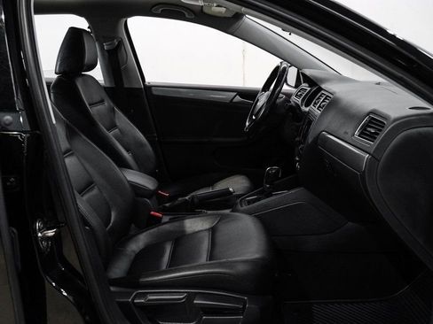 Used 2017 Volkswagen Jetta SE image 38