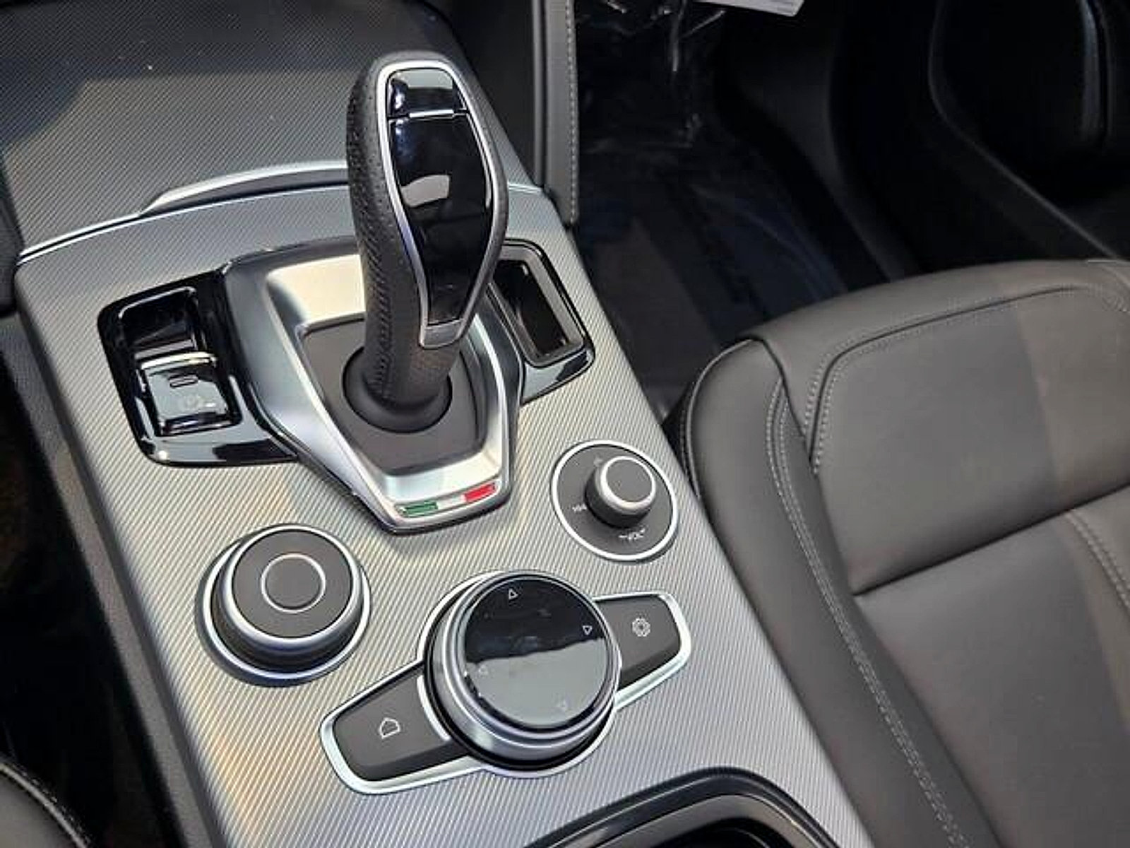 New 2026 Alfa Romeo Stelvio Sprint w/ Convenience Package AWD/4WD image 10