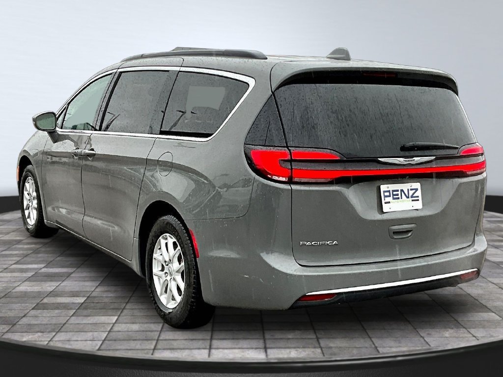 Used 2022 Chrysler Pacifica Touring-L FWD image 5