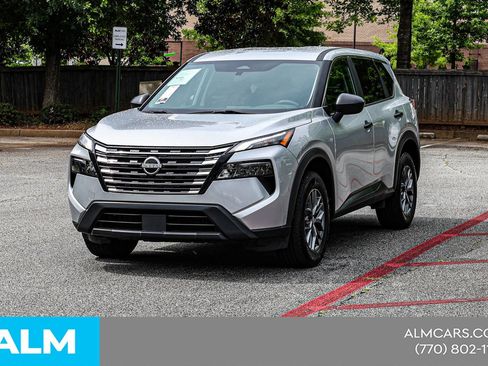Used 2024 Nissan Rogue S FWD image 3
