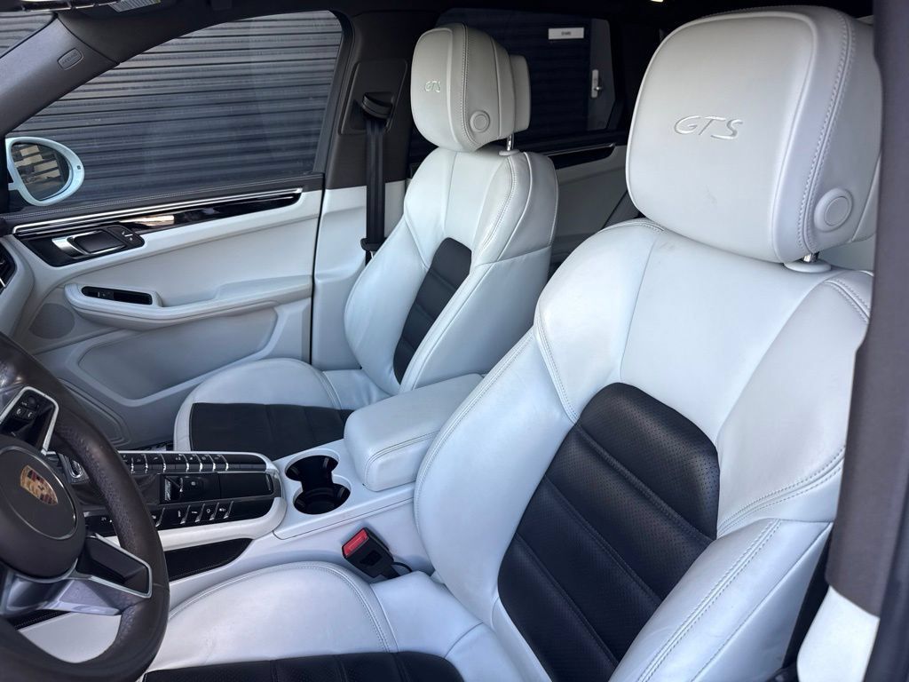 Used 2017 Porsche Macan GTS AWD/4WD image 5