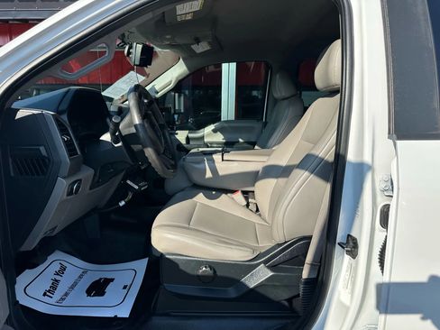 Used 2017 Ford F550 2WD Crew Cab Super Duty image 5