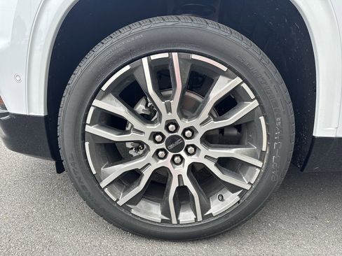 New 2026 GMC Acadia Denali Ultimate w/ LPO, Floor Liner Package image 19