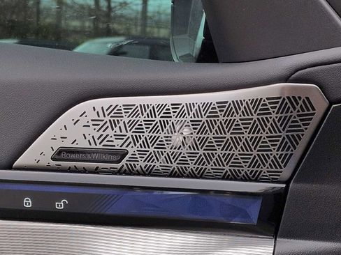 Used 2025 BMW M5 w/ Carbon Package image 31