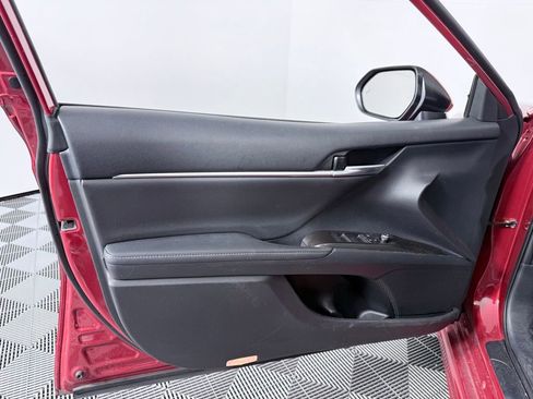 Used 2021 Toyota Camry XSE image 9