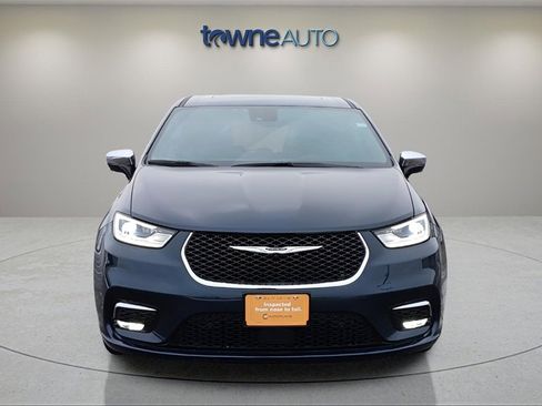 Used 2023 Chrysler Pacifica Limited image 8