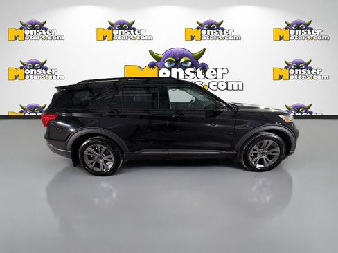 Used 2023 Ford Explorer XLT w/ XLT Sport Appearance Package AWD/4WD image 4