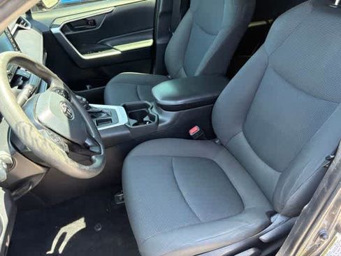 Used 2021 Toyota RAV4 LE FWD image 13