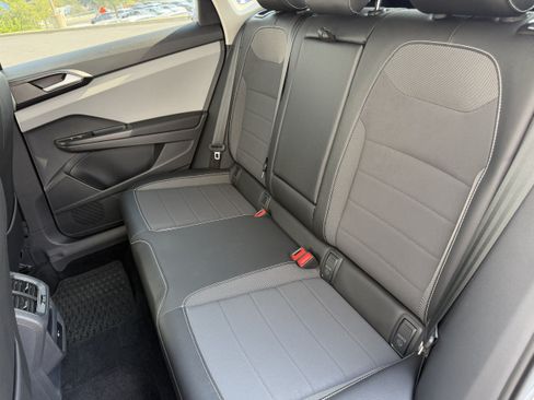 Used 2023 Volkswagen Taos SE w/ Panoramic Sunroof Package AWD/4WD image 26