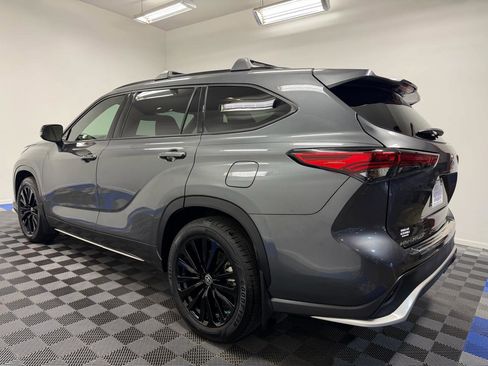 Used 2023 Toyota Highlander XSE image 11
