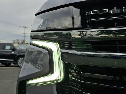 Used 2022 Chevrolet Suburban RST w/ Luxury Package AWD/4WD image 10