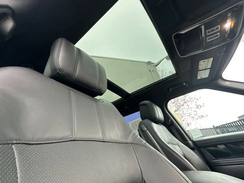 Used 2020 Land Rover Range Rover HSE image 16