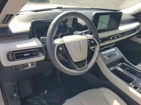 New 2027 Lincoln Aviator AWD image 12