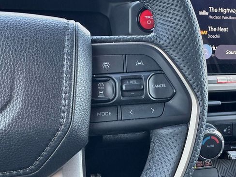 Used 2025 Toyota Tacoma TRD Sport AWD/4WD image 30