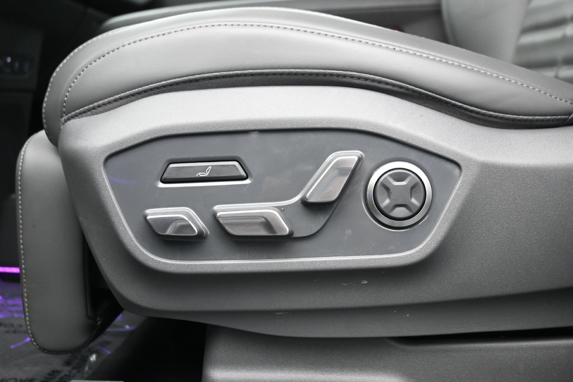 Used 2024 Kia EV9 Land AWD/4WD image 25