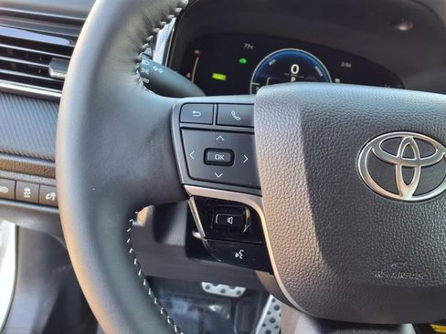 Used 2025 Toyota Camry SE FWD image 16
