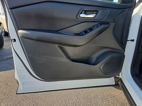 Used 2024 Nissan Rogue SV image 12