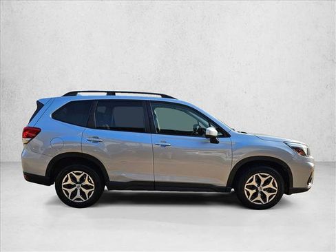 Used 2019 Subaru Forester Premium w/ All-Weather Package image 4