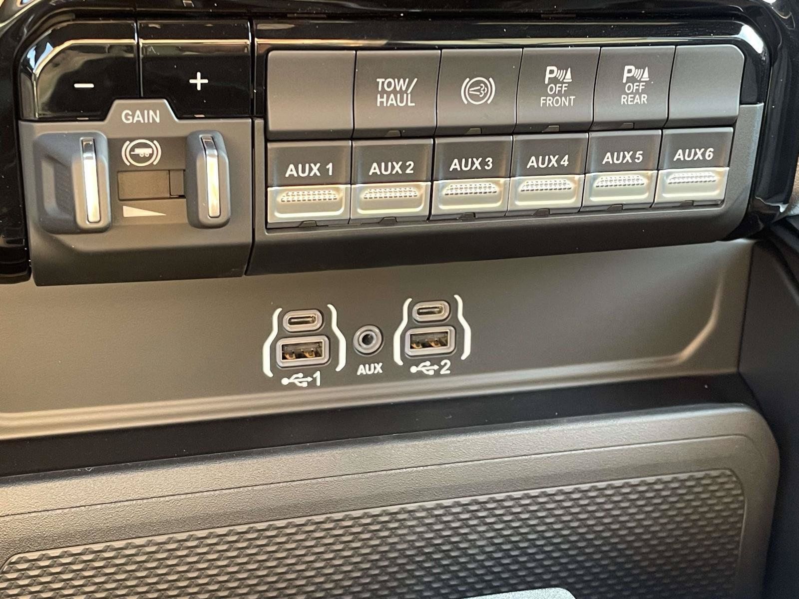 New 2027 RAM 3500 Big Horn AWD/4WD image 13