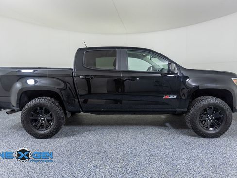 Used 2022 Chevrolet Colorado Z71 w/ Z71 Midnight Edition AWD/4WD image 8