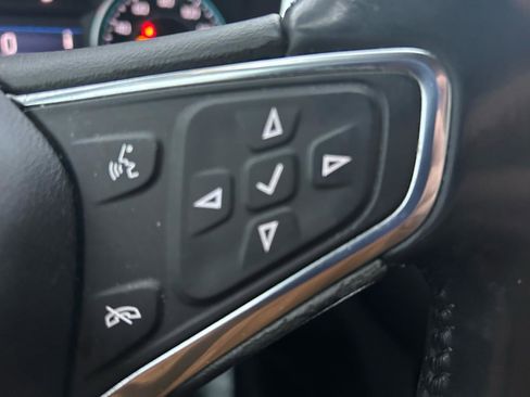 Used 2020 Chevrolet Equinox LT w/ Driver Convenience Package image 19