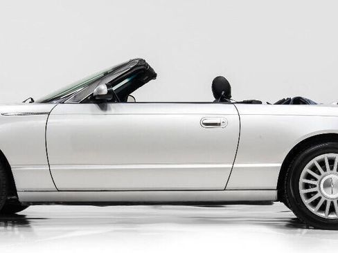 Used 2005 Ford Thunderbird Deluxe image 7
